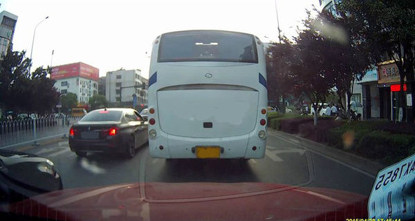 如何為寶馬X3安裝隱藏行車記錄儀