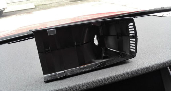 如何為寶馬X3安裝隱藏行車記錄儀