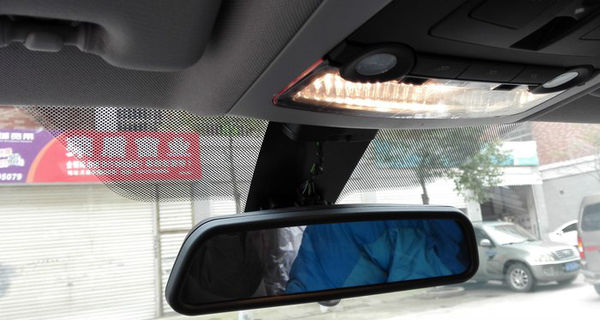 如何為寶馬X3安裝隱藏行車記錄儀