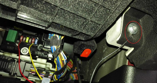 如何為寶馬X3安裝隱藏行車記錄儀