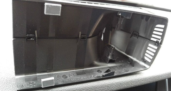 如何為寶馬X3安裝隱藏行車記錄儀